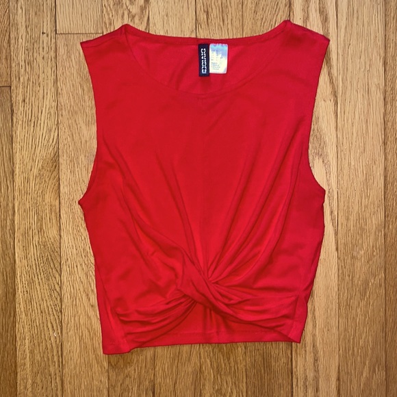 H&M Tops - Knotted Crop Top